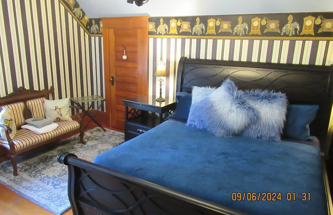 Hummingbird Gardens B&B-1