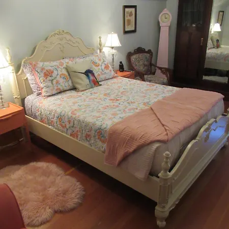 Hummingbird Gardens B&B-3
